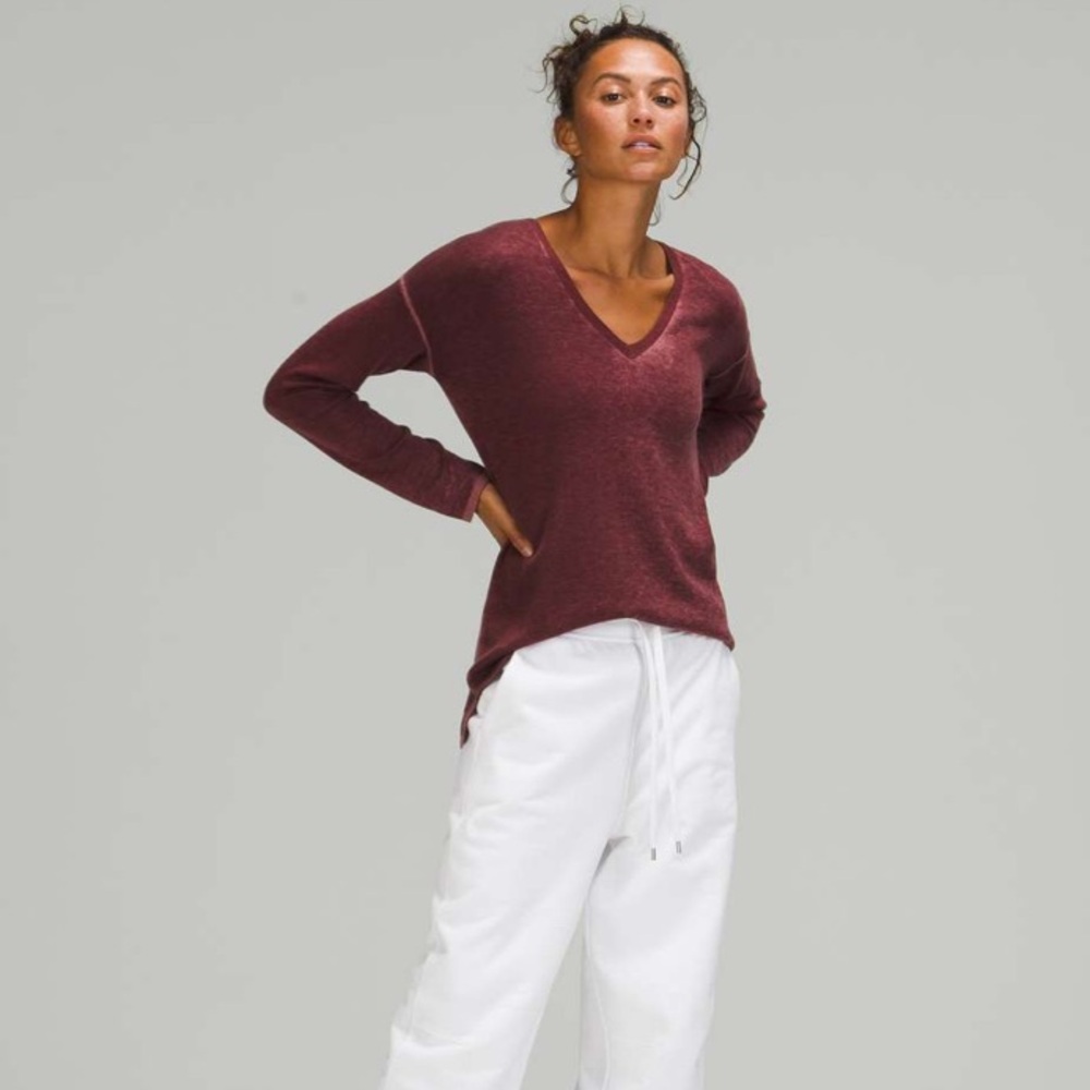 Lululemon Cashlu V-Neck Sweater Red Merlot / Spiced Chai size 2 Red